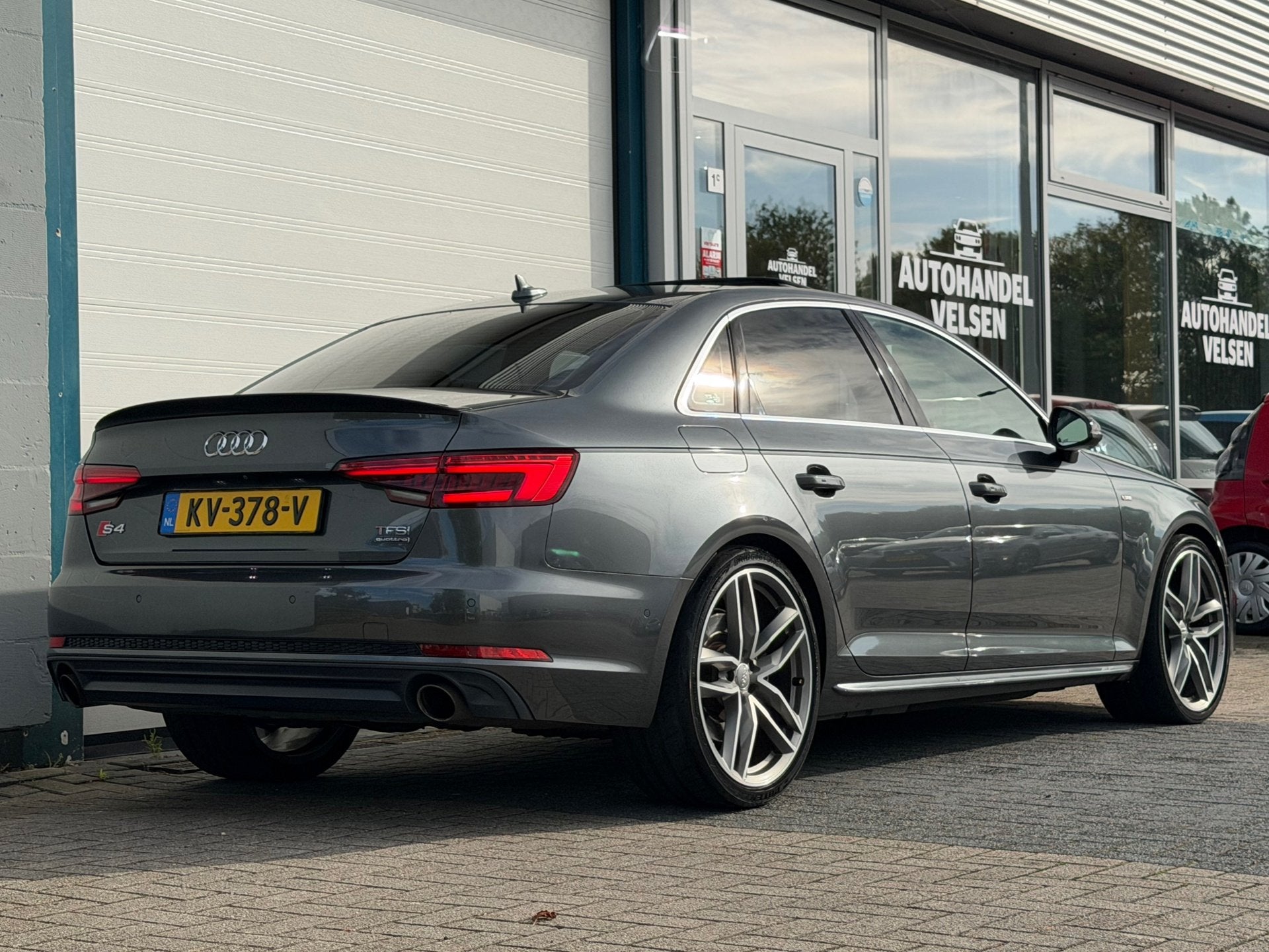Audi A4 Limousine 2.0 TFSI quattro S Line/ABT/330PK/BOMVOL!/, Automaat, Gebruikt, 4 cilinders, A4