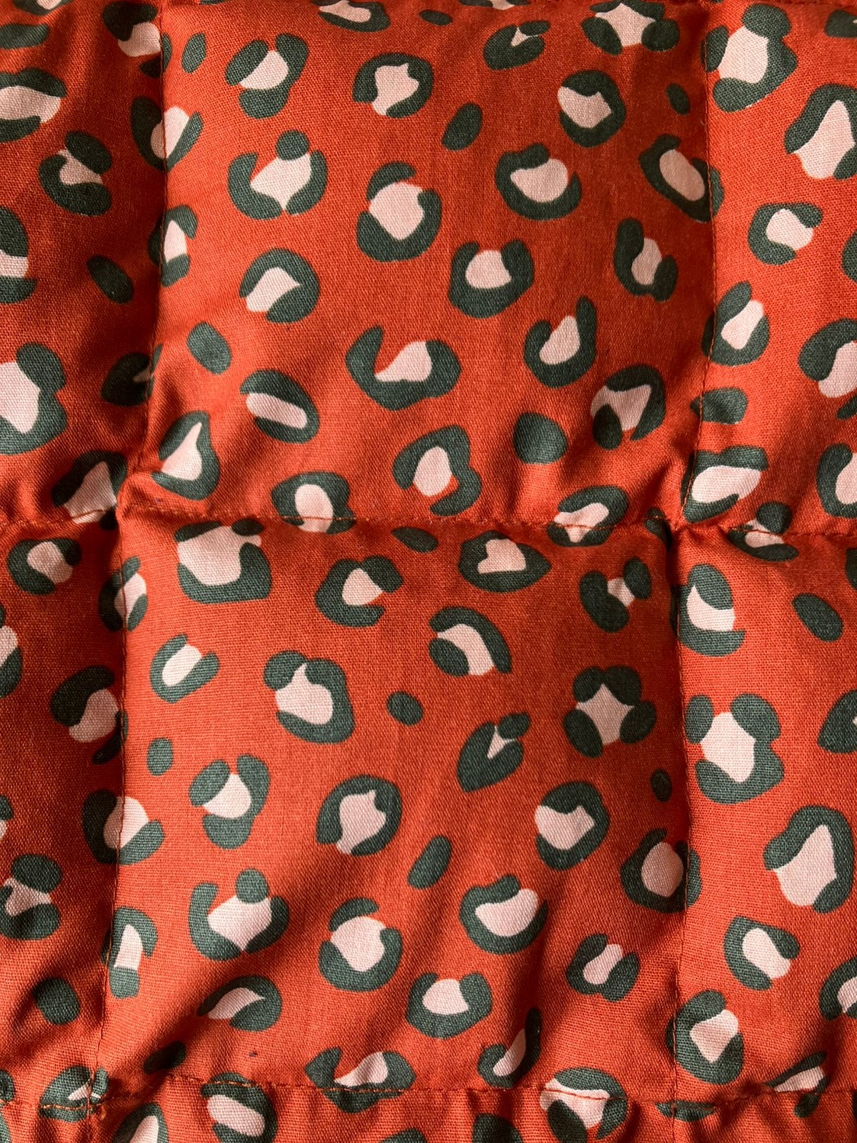 Warmtekussen, pittenzak, kruik. Warm oranje met panterprint., Huis en Inrichting, Ophalen, Nieuw, Oranje, Warmtekussen