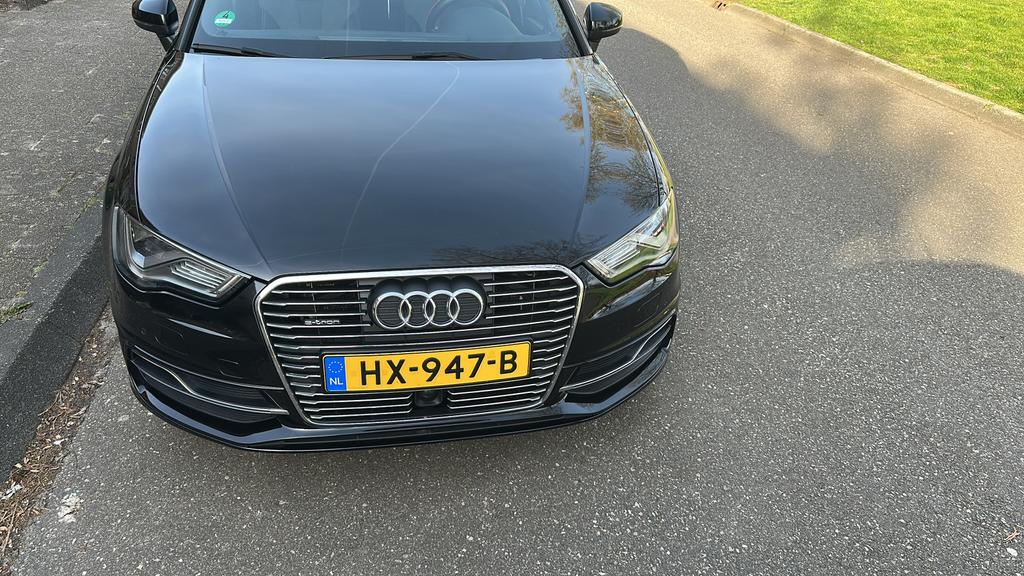 Audi- A3 Sportback 1.4 E-tron PHES Ambition pro line plus, 4 cilinders, Bluetooth, Leder en Stof, Zwart