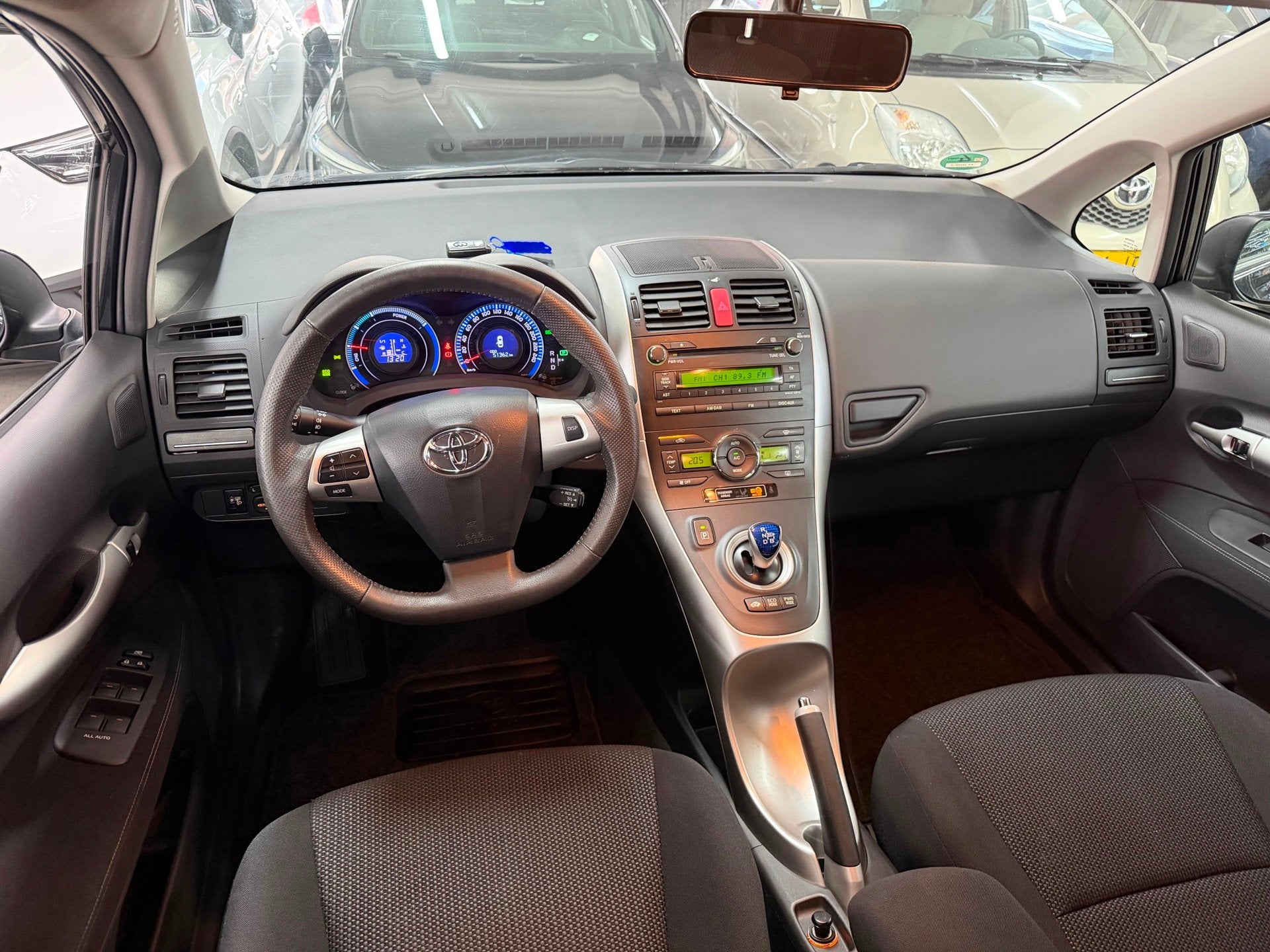 Toyota Auris 1.8 Full Hybrid Aspiration Dealer OH | lage km, Euro 5, Gebruikt, 4 cilinders, Zwart