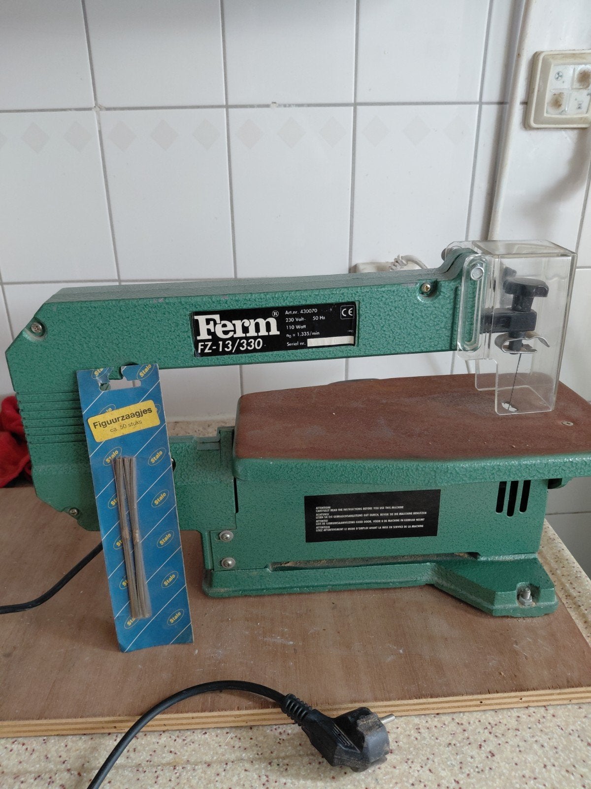 Goedwerkende Electrische figuurzaag igs, Doe-het-zelf en Verbouw, Gereedschap | Zaagmachines, Ophalen, Gebruikt, 30 tot 70 mm