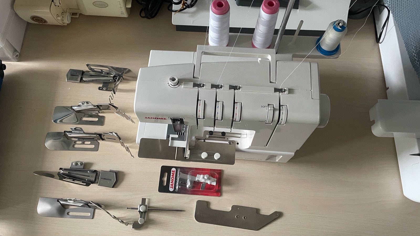Janome 2000 coverpro, Hobby en Vrije tijd, Naaimachines en Toebehoren, Ophalen of Verzenden, Zo goed als nieuw, Lockmachine, Overige merken
