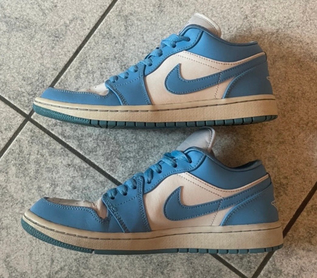 Nike Air Jordan 1 Low UNC (AO9944-441) - Maat 39, Ophalen of Verzenden, Gedragen, Blauw, Sneakers of Gympen