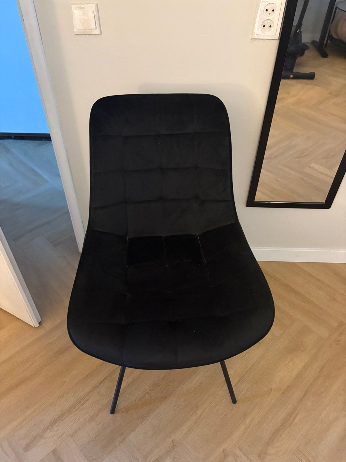 4 maal zwarte velvet stoelen, Ophalen, Zo goed als nieuw, Zwart, Vier