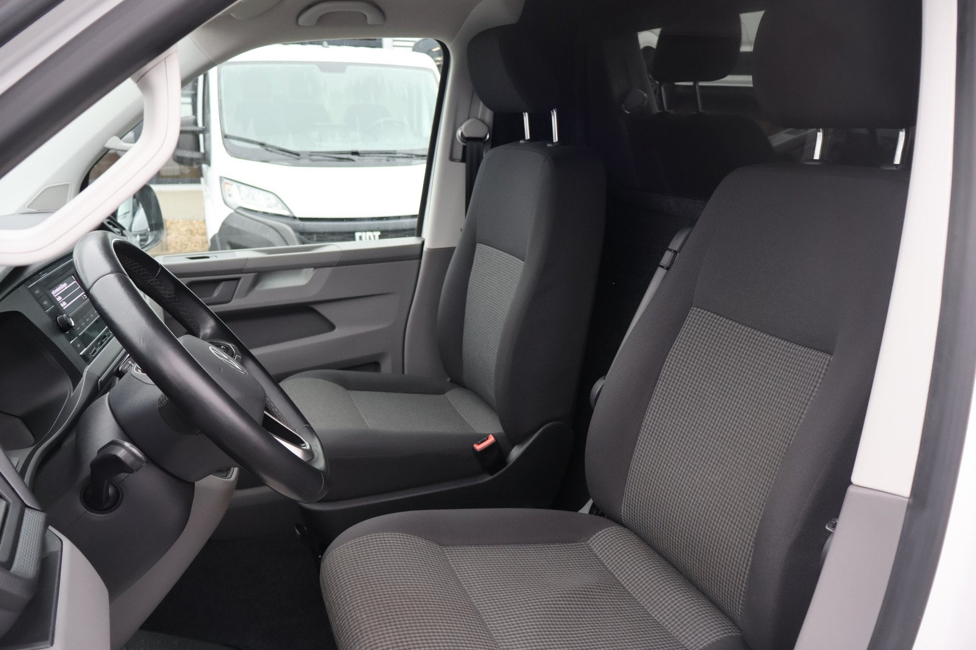 Volkswagen Transporter 2.0 TDI L2 H1 Automaat Inrichting, Voorwielaandrijving, Stof, Gebruikt, Euro 6