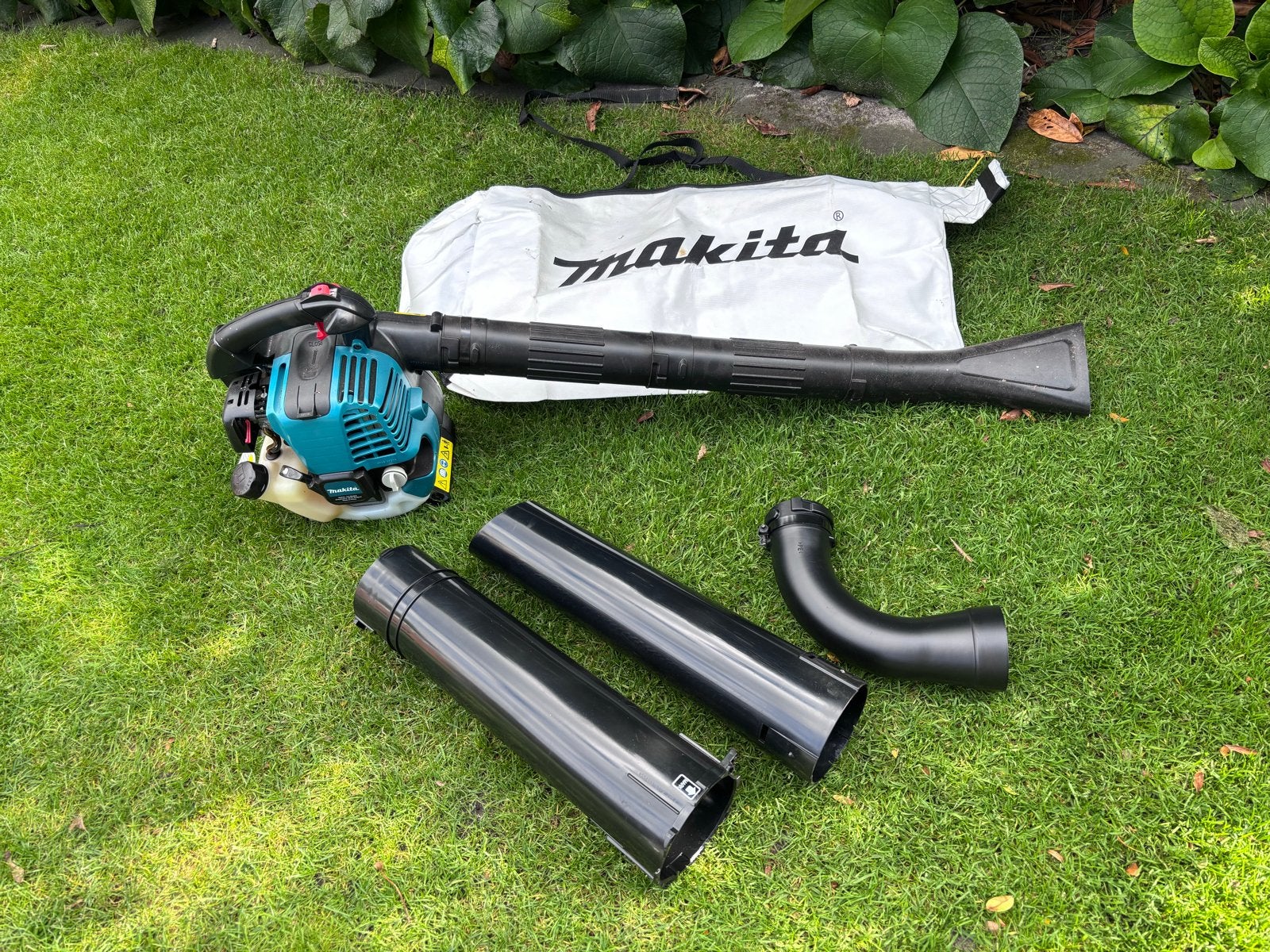 Makita Bladblazer/Bladzuiger Benzine, Tuin en Terras, Bladblazers, Ophalen, Benzine, Handgedragen, Zo goed als nieuw