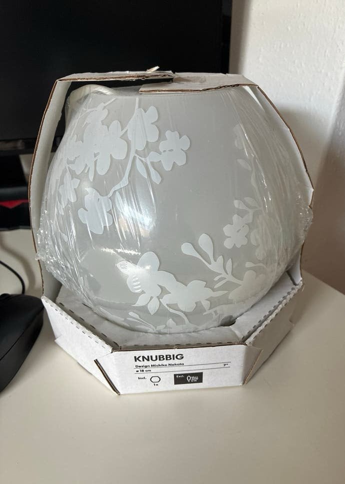IKEA KNUBBIG tafellamp/sfeerlamp met bloemmotief, Wit, E14 (klein), Nieuw, Glas