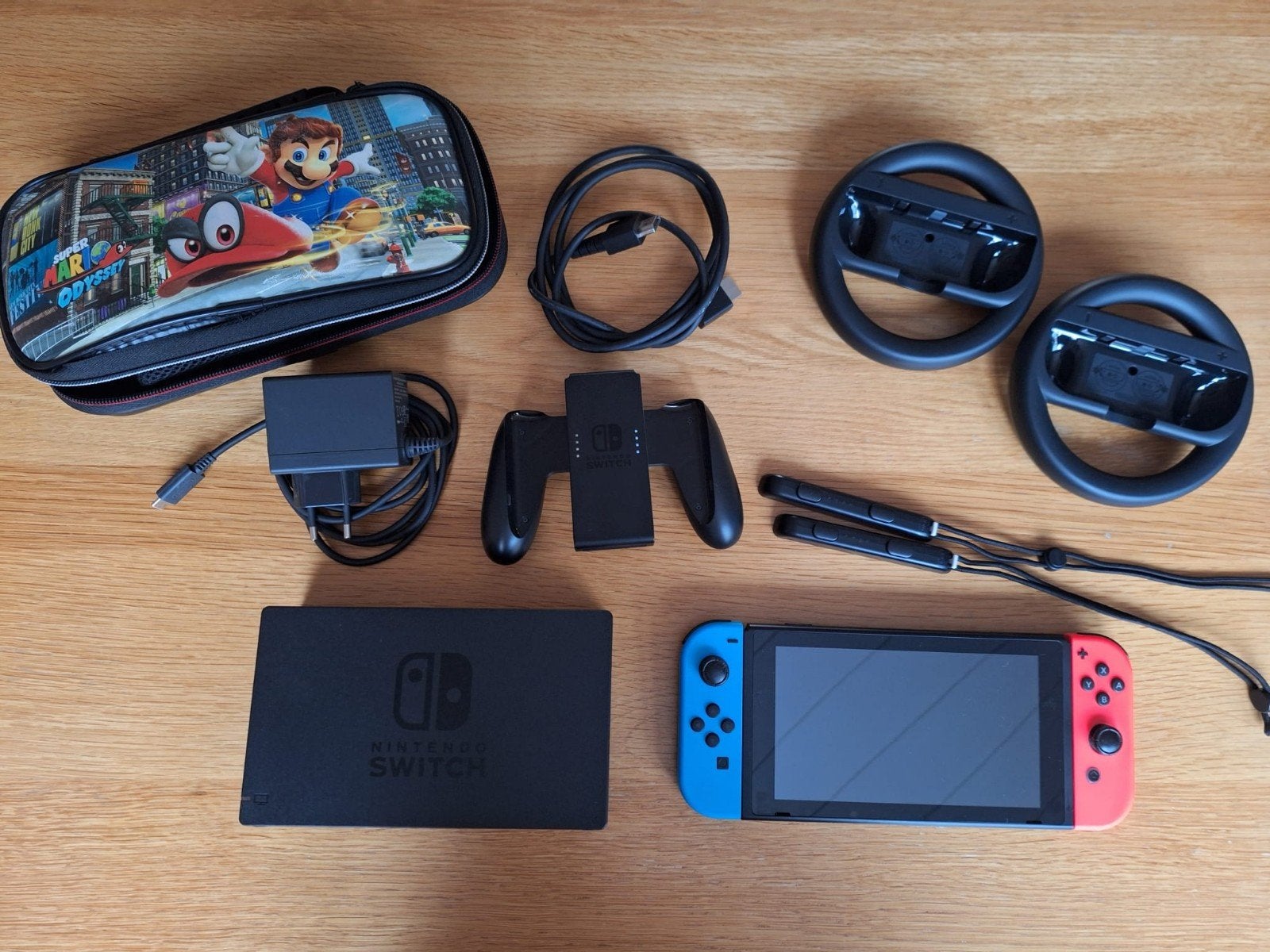 Nintendo Switch V1 met Micro-SD, accessoires en opberghoes, Ophalen, Met 2 controllers, Zo goed als nieuw, Switch Original
