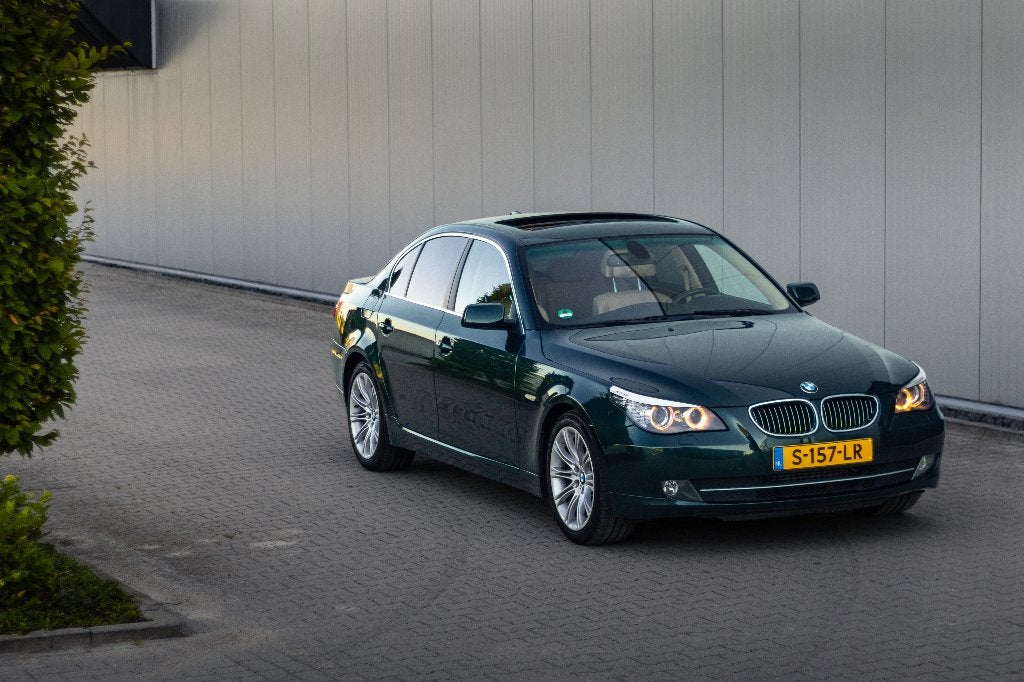 BMW 5-serie 530i Tiefgrün HiFi Standkachel Dealeronderhoud, Automaat, Achterwielaandrijving, Beige, 2000 kg