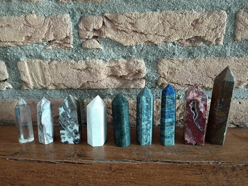 (32) Collectie mineralen obelisken tussen 4-11cm hoogte, Verzenden, Mineraal