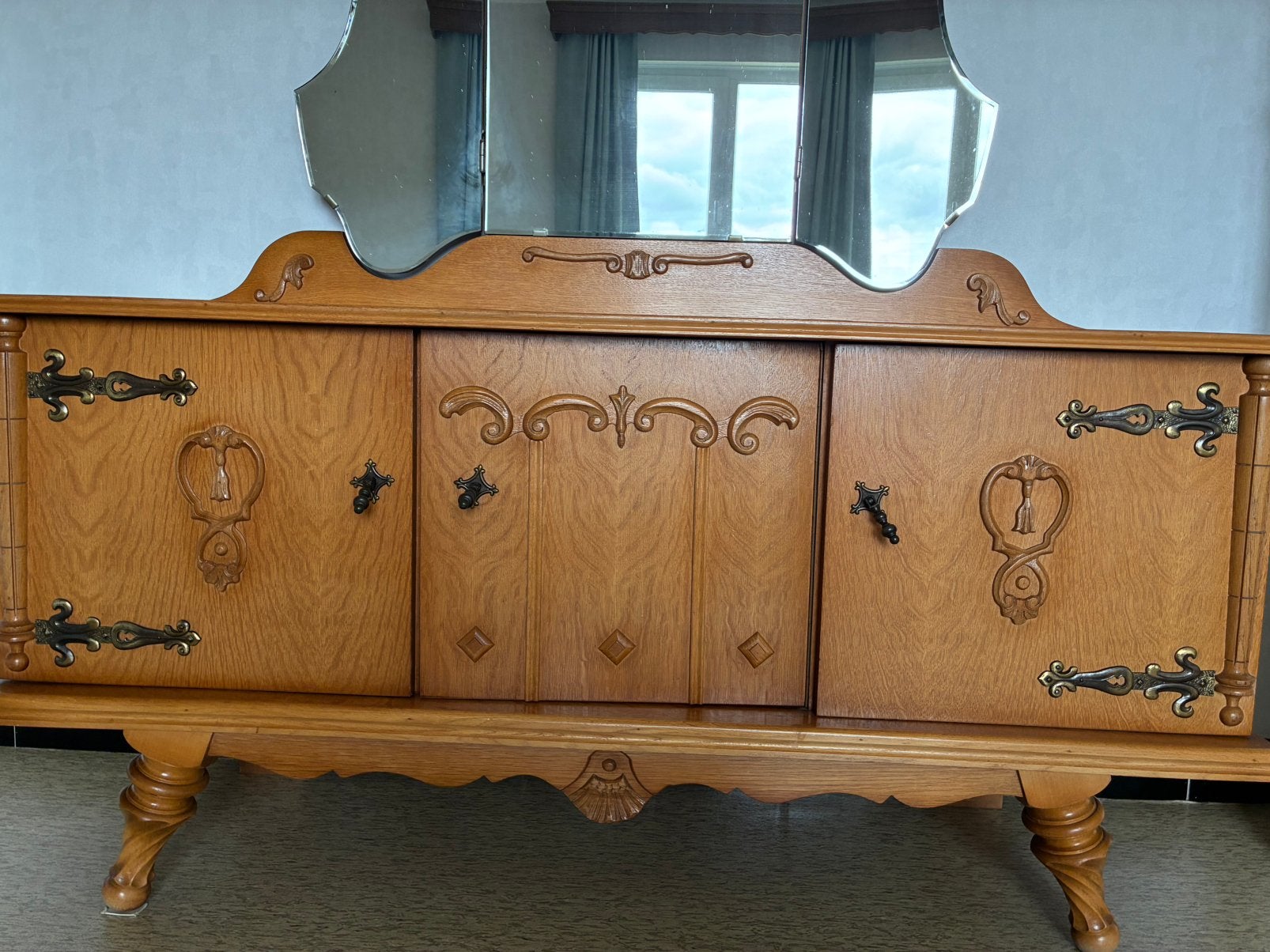 Mooie houten dressoirkast met spiegel, Ophalen, Zo goed als nieuw, 25 tot 50 cm, 100 tot 150 cm
