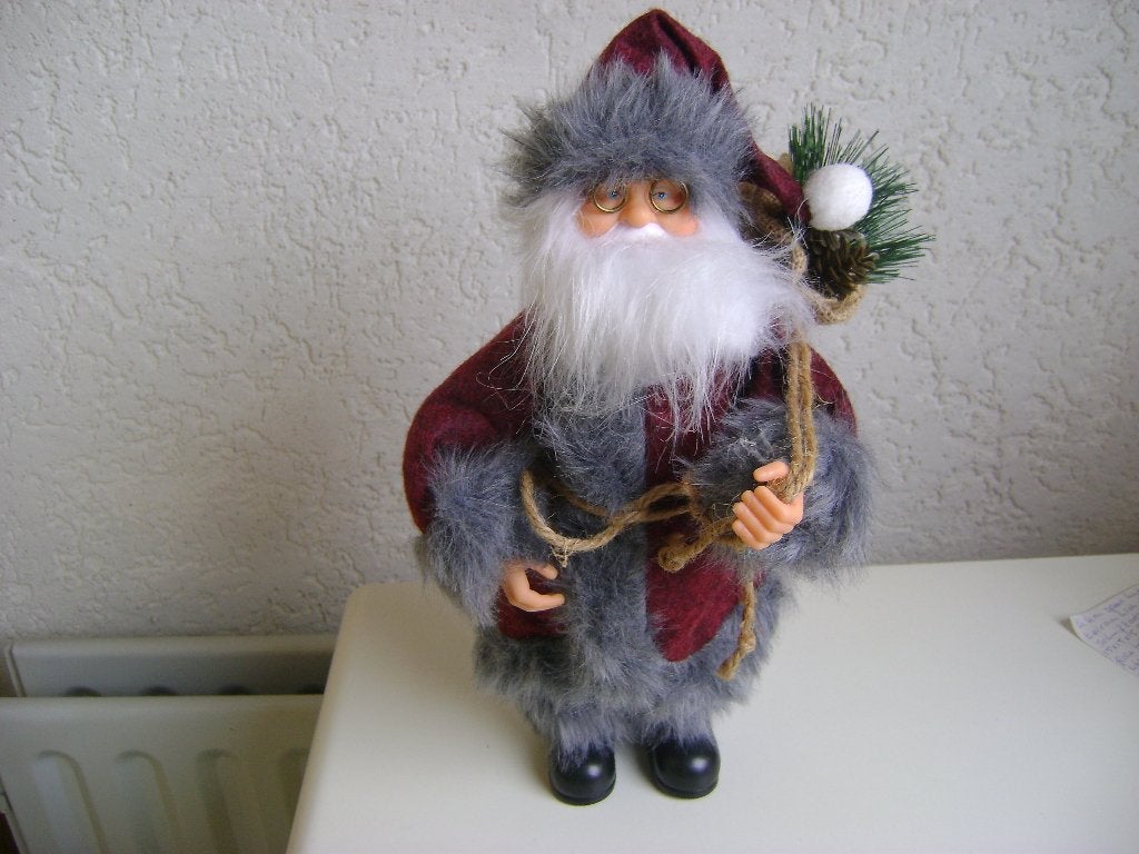 kerstman met bril en jute zak met kerstboom van 35cm hoog, Diversen, Kerst, Ophalen of Verzenden, Zo goed als nieuw