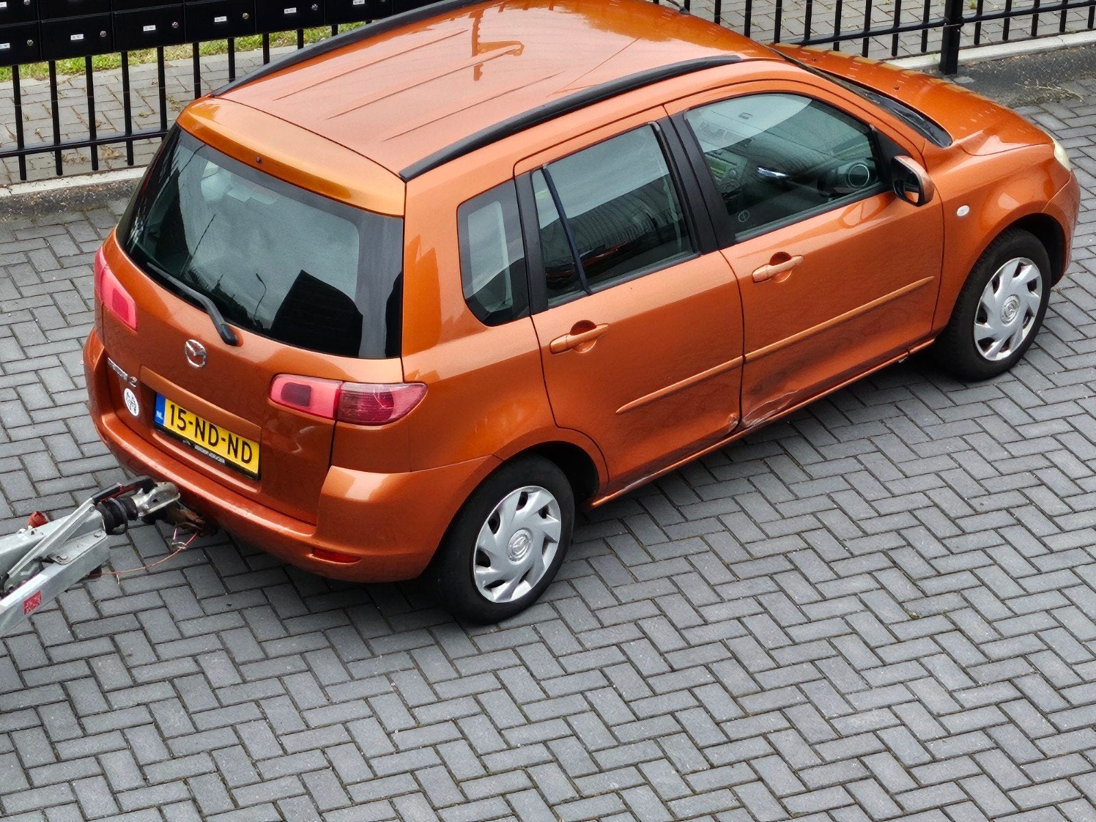 Mazda 2 1.4 16V 2003 met APK tot 26-02-2027 2 sleutels, Voorwielaandrijving, 1025 kg, 40 €/maand, Zwart