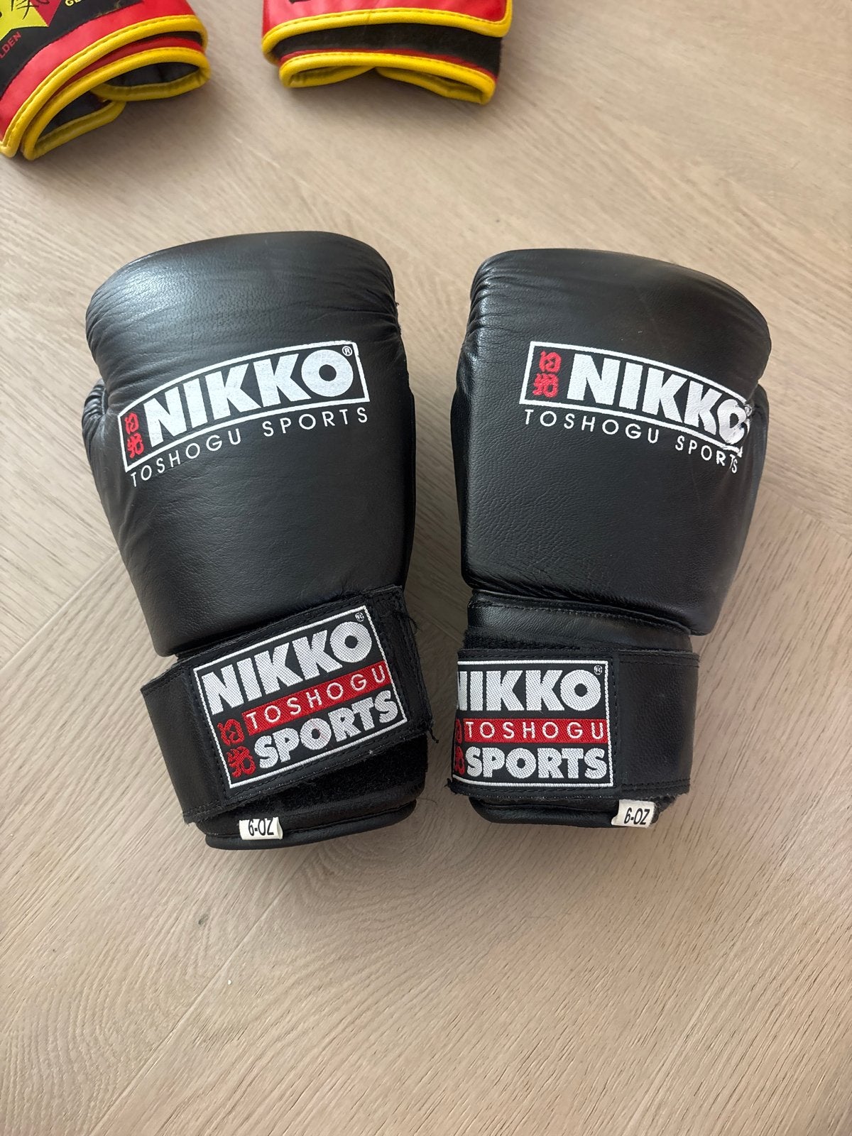 Nikko Sports Bokshandschoenen Kinderen - Zwart 6 OZ, Sport en Fitness, Ophalen, Gebruikt, Bokshandschoenen