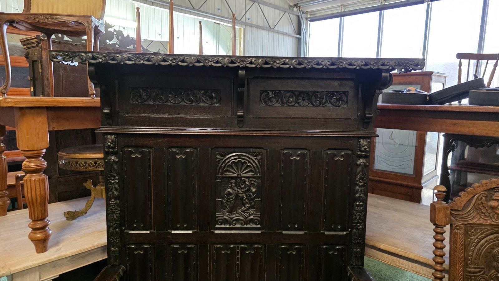 rijk bewerkte kerk/hal bank, Ophalen