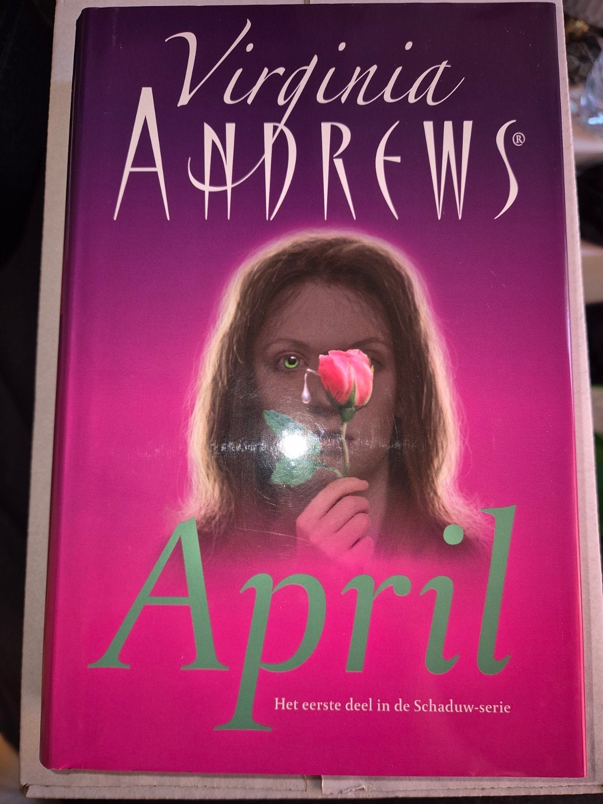 April - Het eerste deel in de Schaduw-serie, Ophalen of Verzenden, Gelezen, Virginia Andrews, Nederland