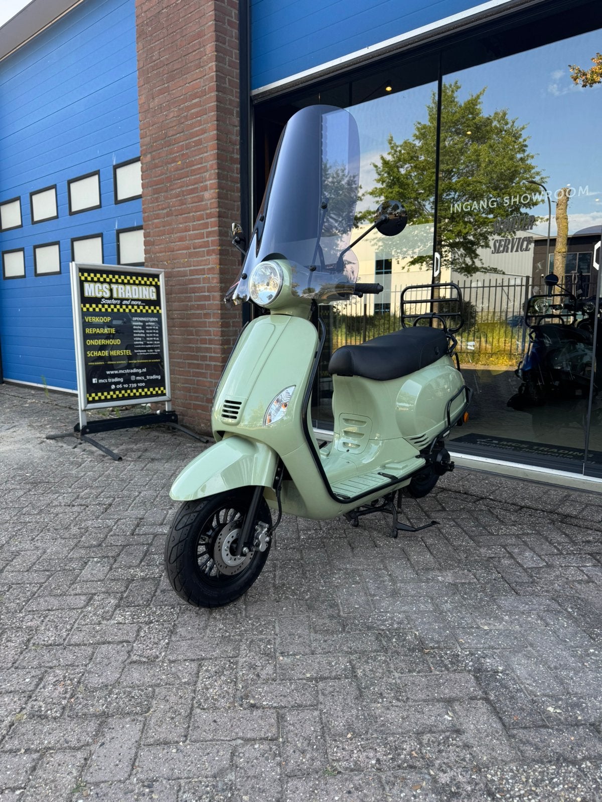 Riva bromscooter olijfgroen/bj 2022/km 8667/1e eigenaar, Ophalen, Gebruikt, Maximaal 45 km/u, Nvt