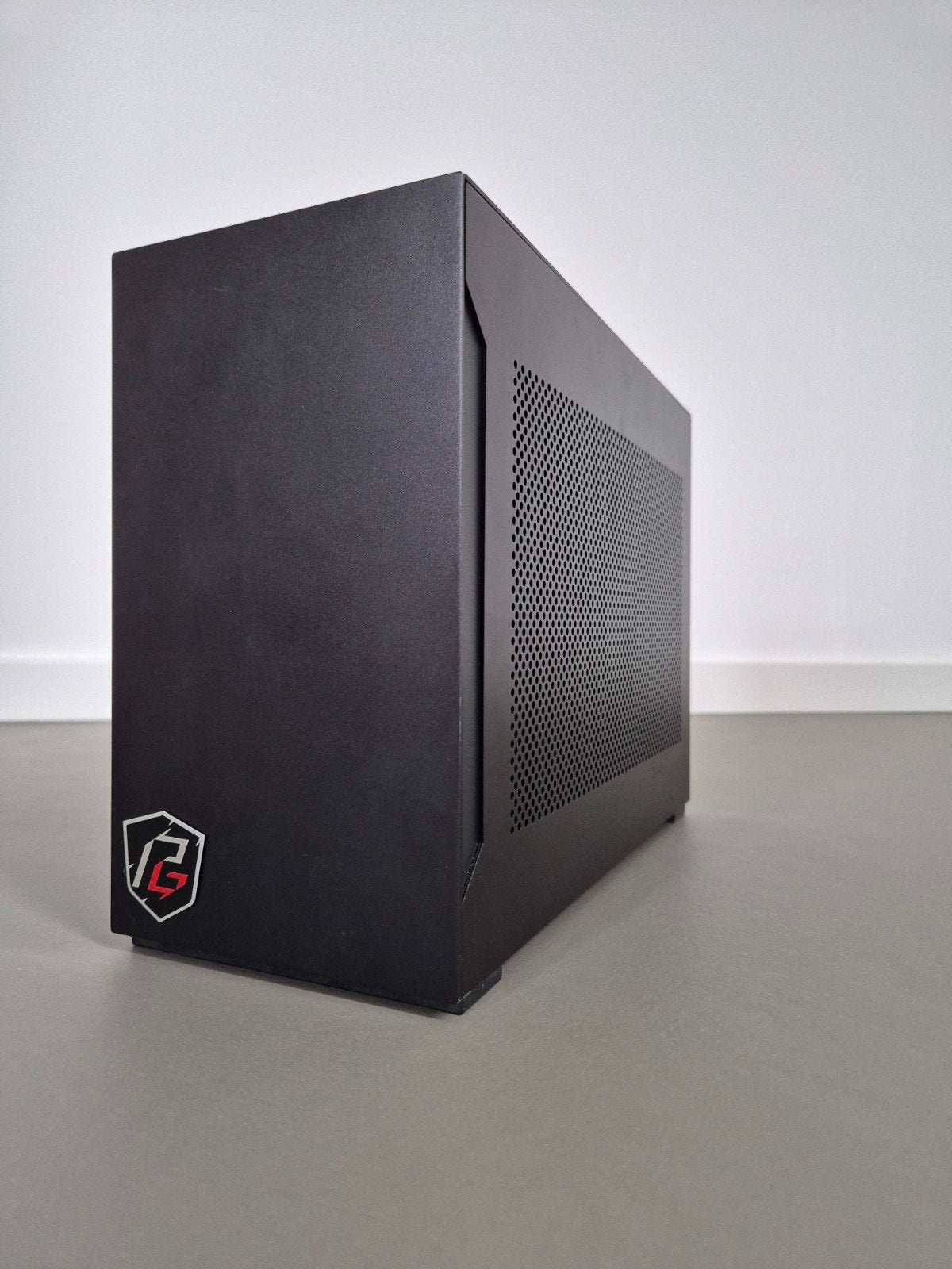 High-end SFF ITX Gaming PC:  9800X3D / RTX 5070 / 32GB DDR5, AMD Ryzen 9 9800X3D, 32 GB, Custom Build, Ophalen of Verzenden