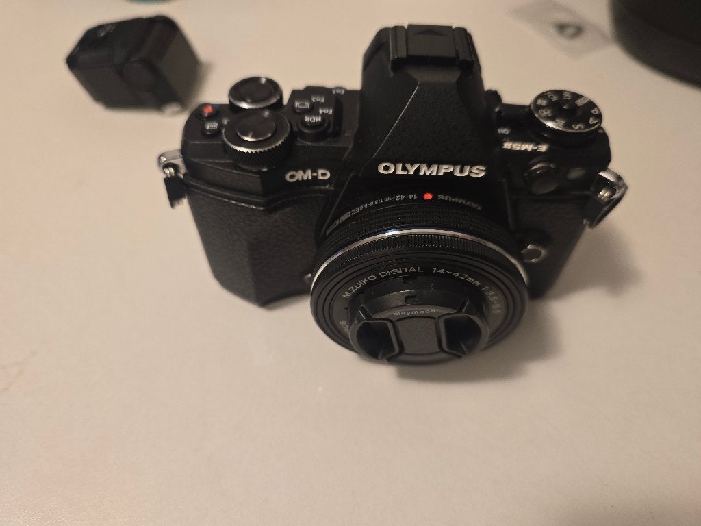 Olympus OM-D E-M5 mark ii M.Zuiko 14-42 mm3.5-5.6 izgst, Ophalen, Compact, Zo goed als nieuw, Olympus
