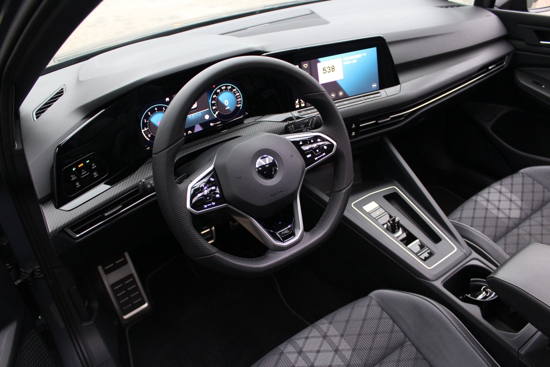Volkswagen Golf 1.5 eTSI 3x R-Line | Panoramadak | Camera |, Zwart, 4 cilinders, Origineel Nederlands, Bedrijf
