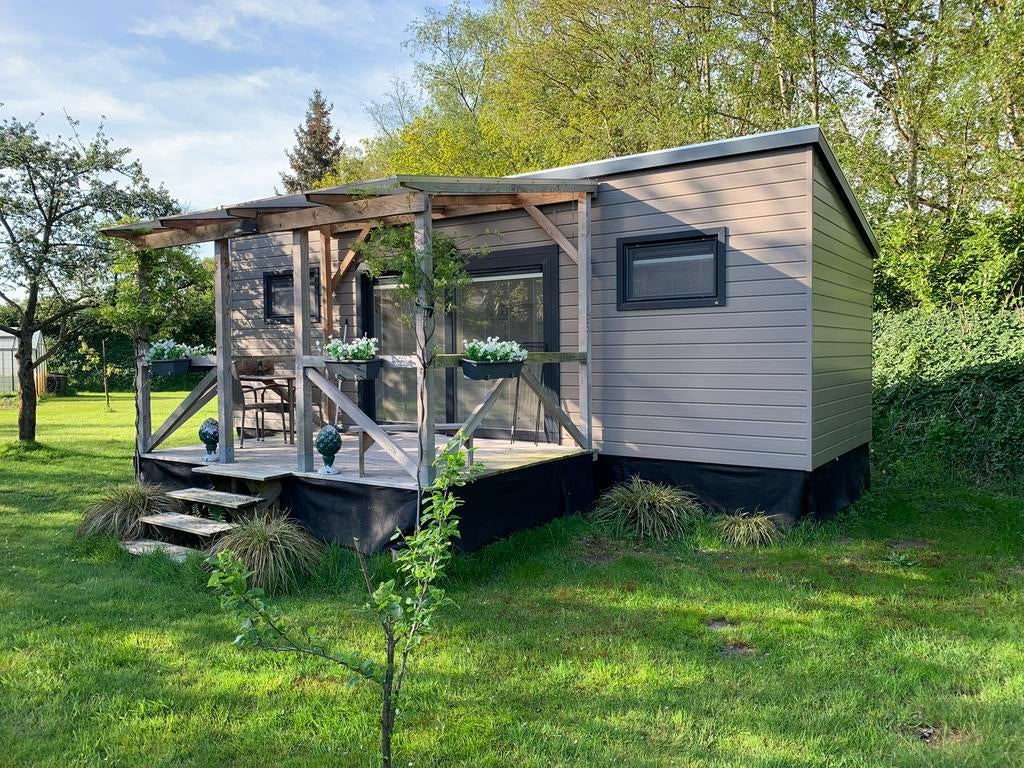 Luxe Tiny House met veranda (2023) incl. inboedel