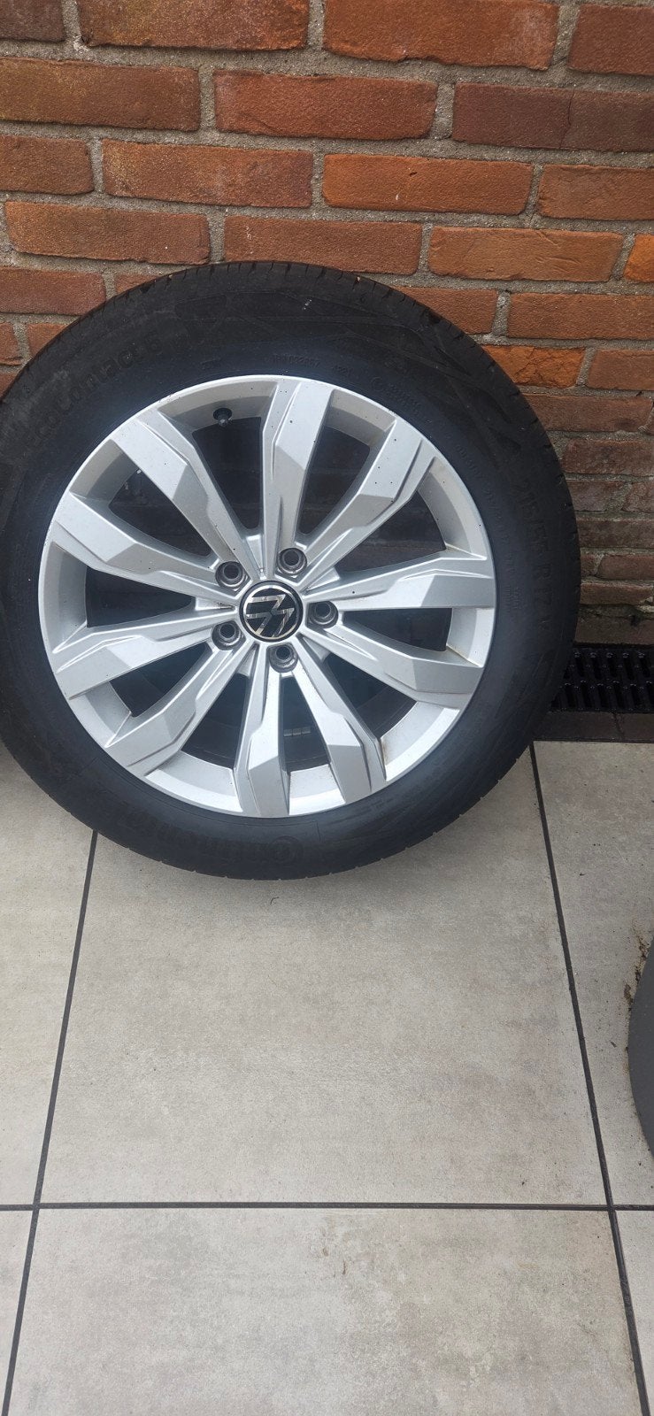 Set van 4 VW Velgen met All Season Banden vw caddy velgen- 1, Auto-onderdelen, Banden en Velgen, Gebruikt, Banden en Velgen, 17 inch