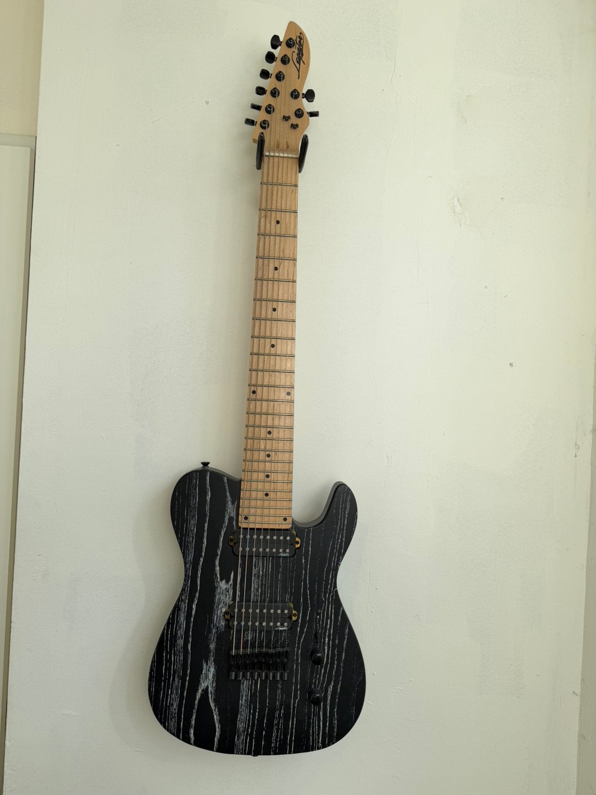 Legator 8 string, Ophalen, Zo goed als nieuw, Solid body