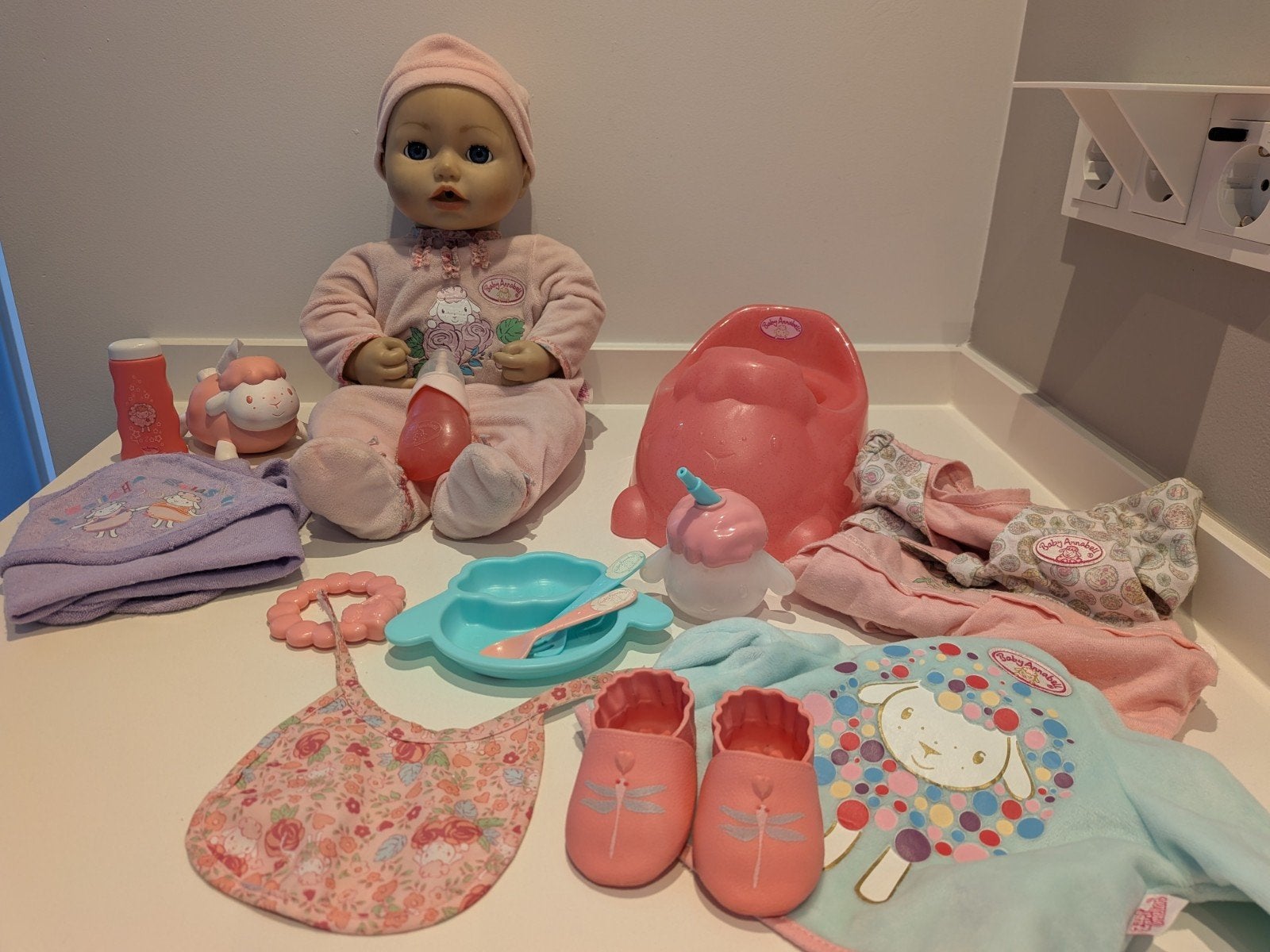 Baby Annabell pop met verzorgingsset, eetset en kleertjes, Ophalen, Gebruikt, Babypop