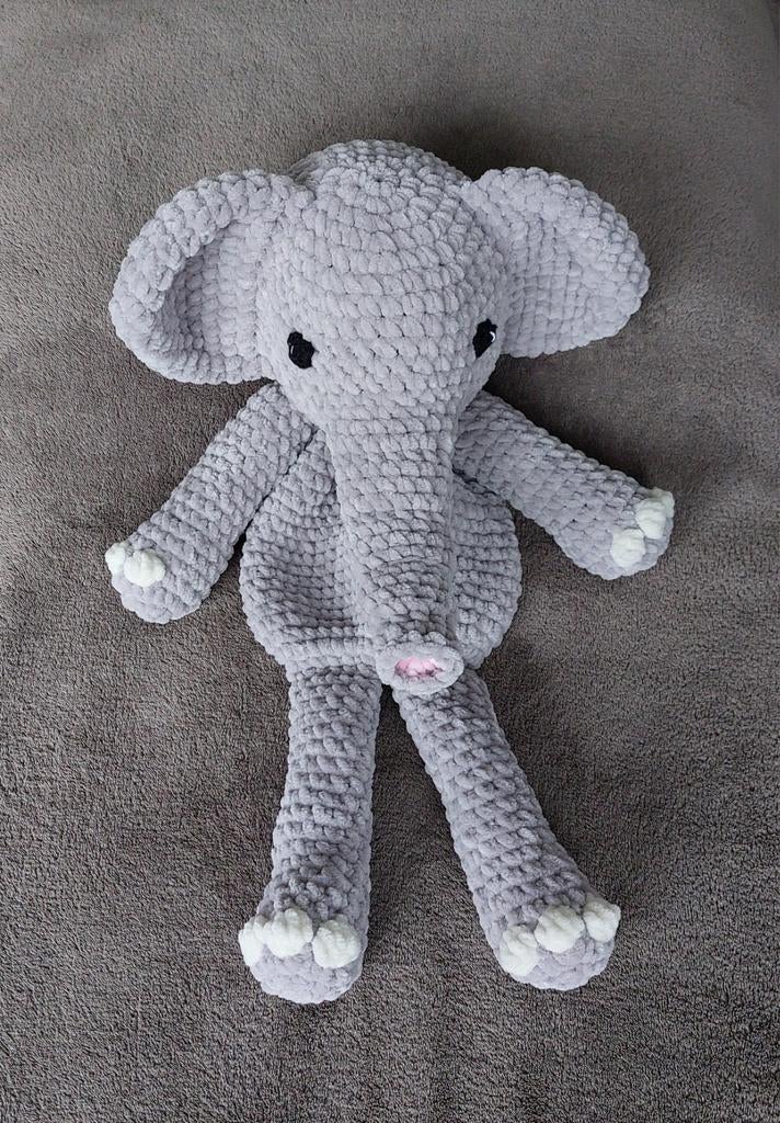 Knuffel Ollie olifant met chenille garen., Ophalen of Verzenden, Nieuw, Kraamcadeau