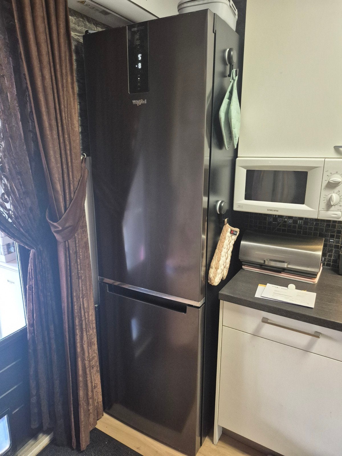 Whirlpool Blacksteel koelvriescombinatie, Ophalen, 200 liter of meer, 60 cm of meer, Met aparte vriezer