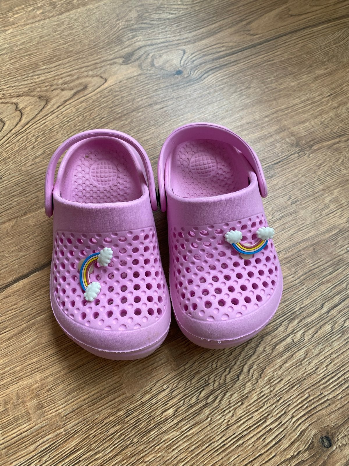 Roze Crocs met regenboogjes - of doe een leuk bod!, Ophalen of Verzenden, Gebruikt, Jongen of Meisje, Schoenen