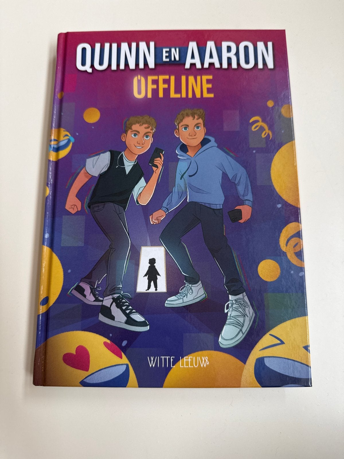 Quinn en Aaron Offline - Jeugdboek, Boeken, Ophalen of Verzenden, Zo goed als nieuw, Fictie
