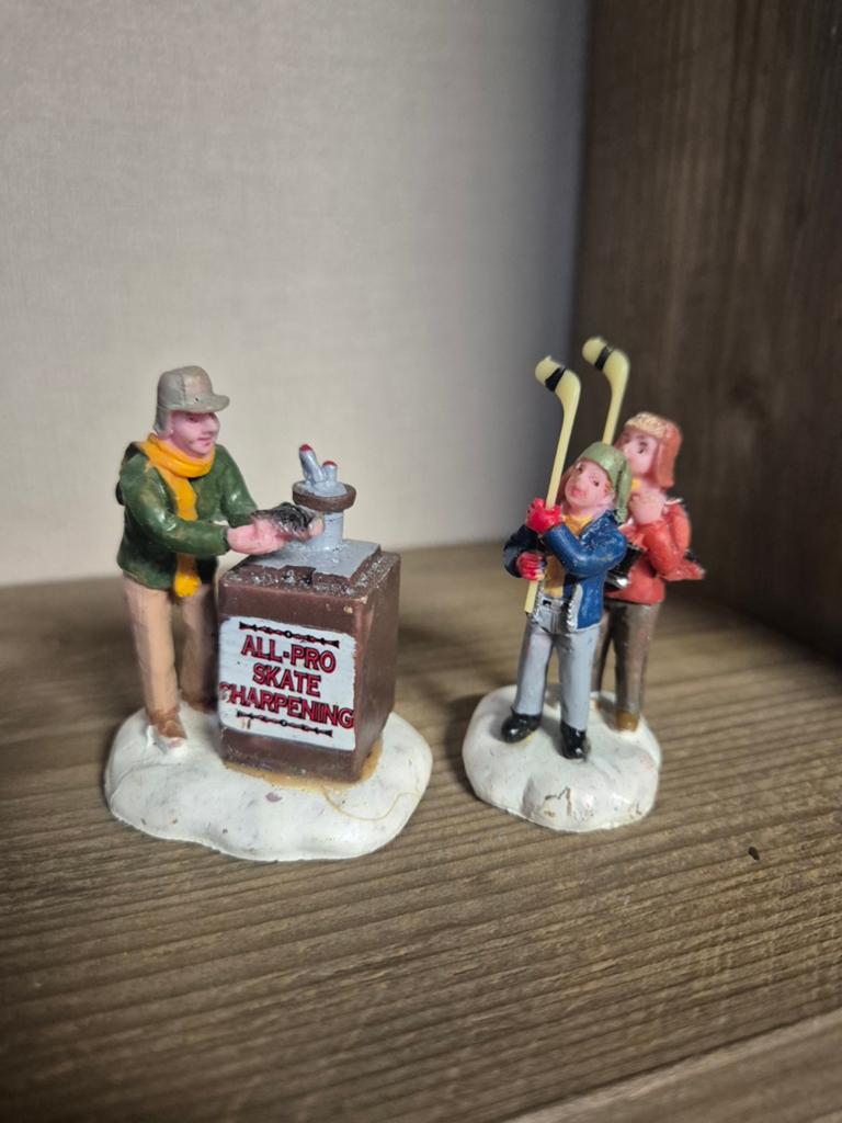 Lemax figuur 23 kerstdorp kersthuisjes, Ophalen of Verzenden, Zo goed als nieuw