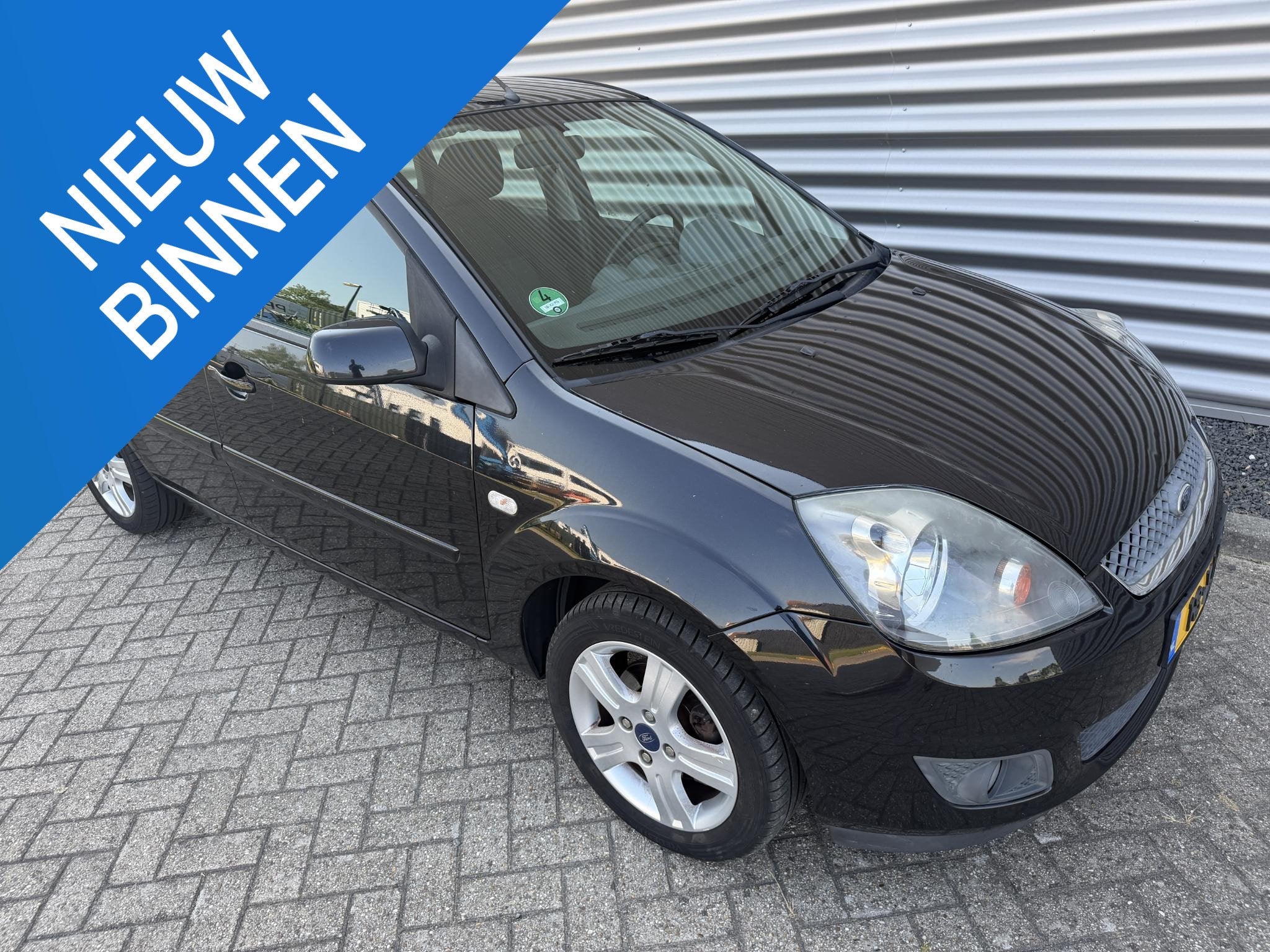 Ford Fiesta 1.4-16V Futura Nieuwe APK Trekhaak, Auto's, Ford, Voorwielaandrijving, Stof, 4 cilinders, Zwart