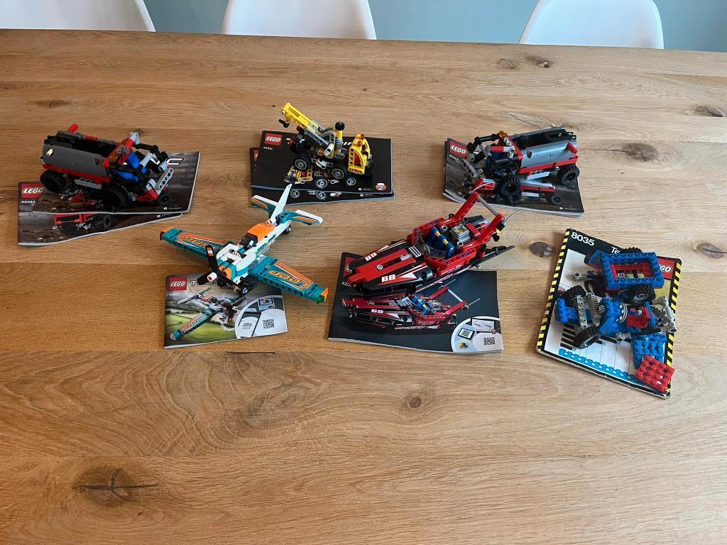 lego technic sets  42089 42117 8035 42084 42031, Kinderen en Baby's, Speelgoed | Duplo en Lego, Zo goed als nieuw, Lego, Ophalen of Verzenden