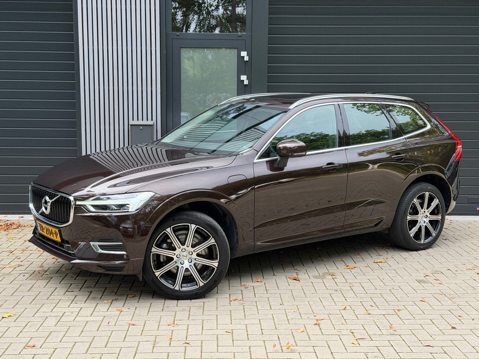 Volvo XC60 2.0 T8 Twin Engine AWD Momentum (bj 2018), Gebruikt, 4 cilinders, 2039 kg, Origineel Nederlands