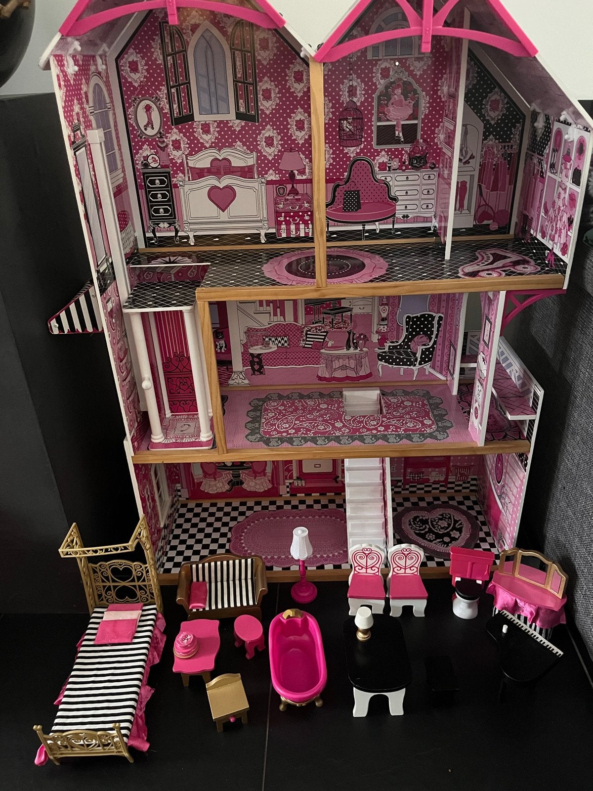 Groot poppenhuis met meubels - Roze en Zwart, Ophalen, Zo goed als nieuw, Poppenhuis