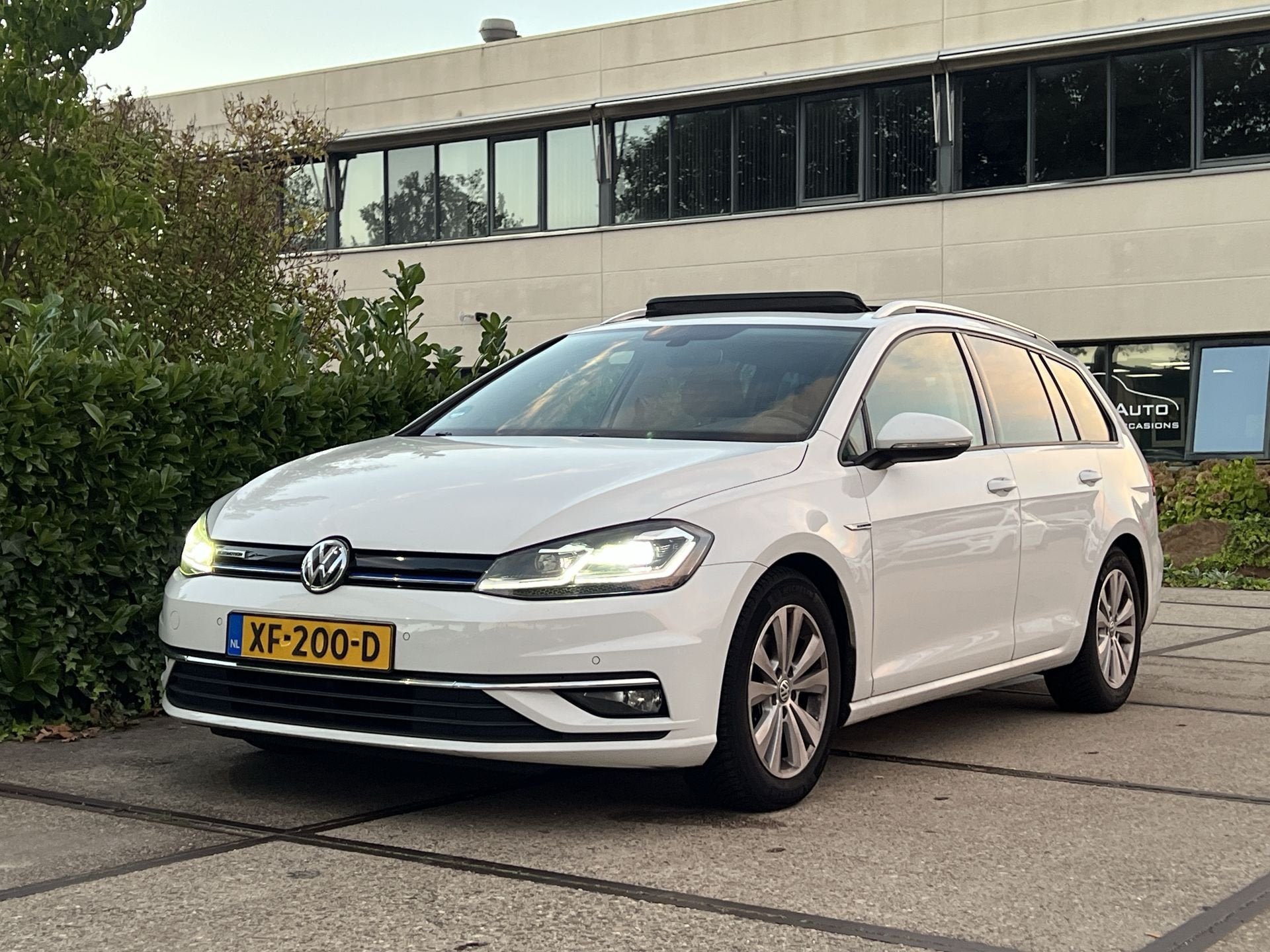 Volkswagen Golf Variant 1.5 TSI Comfortline Business |PANO|S, 4 cilinders, Wit, 690 kg, 131 pk