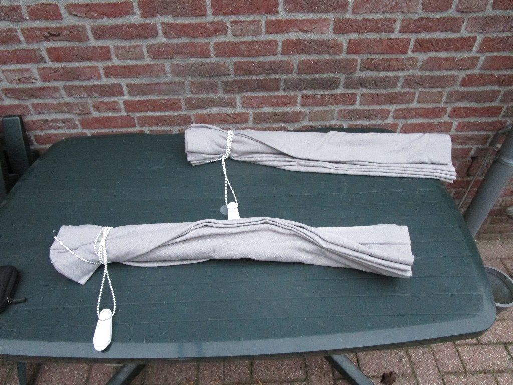 2x rolgordijn grijs, z.g.a.n. met bevestigingsmateriaal, Huis en Inrichting, Ophalen, Inclusief montageonderdelen, Rolgordijn