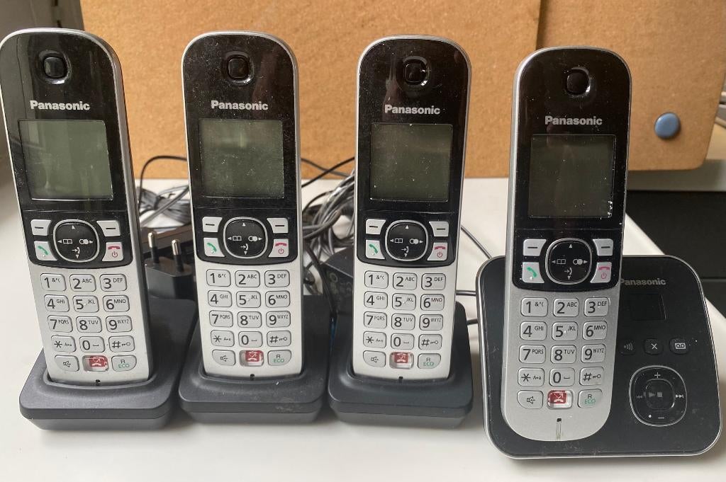 Panasonic Antwoordapparaat en 3 extra handsets, Telecommunicatie, Ophalen, Zo goed als nieuw, 3 handsets