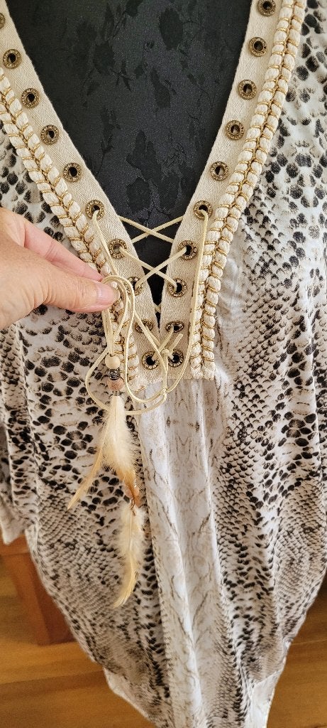 TROIS KA slangen ibiza jurkje tuniek maat M 40 zgan, Maat 38/40 (M), Beige, Ophalen of Verzenden, Zo goed als nieuw