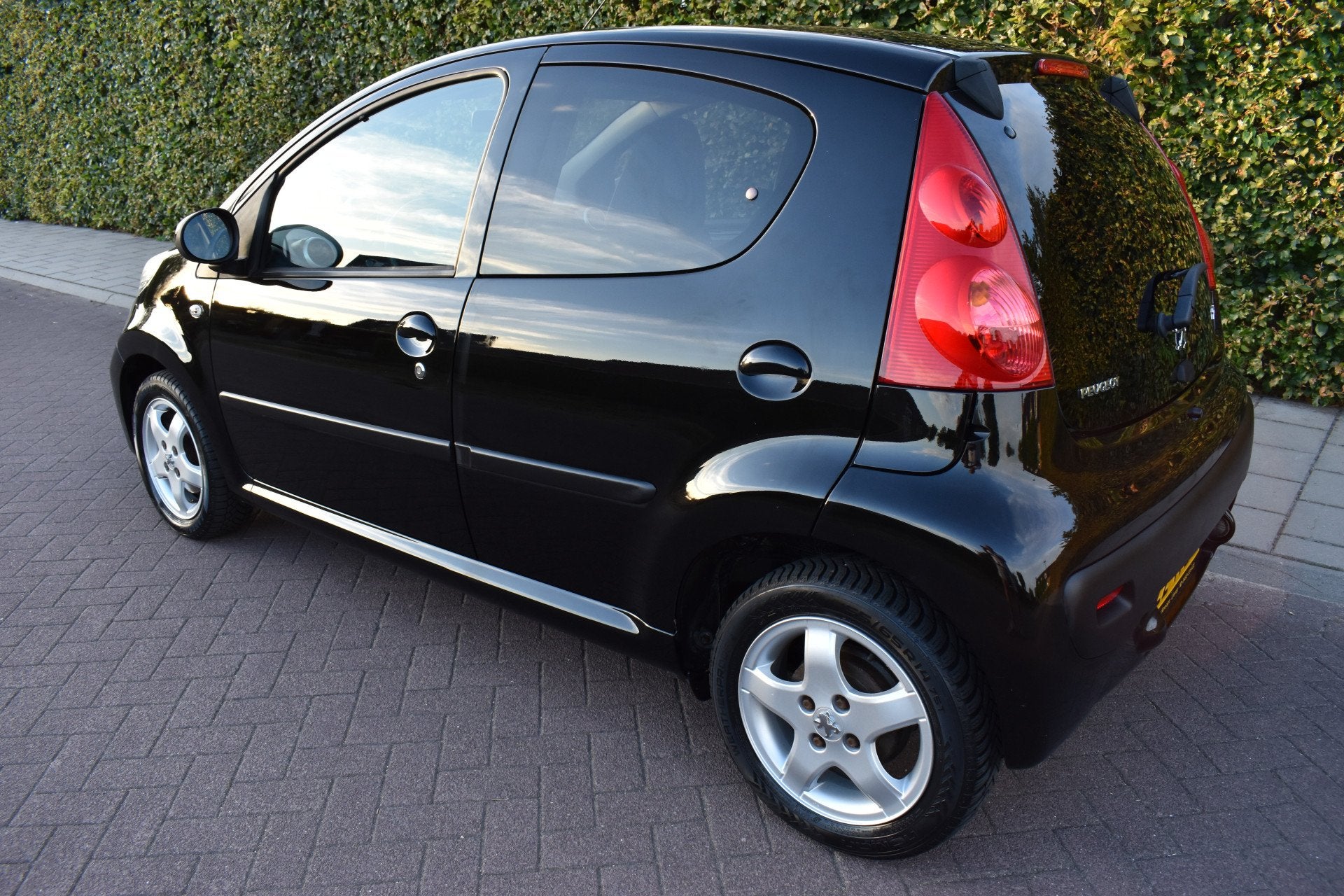 Peugeot 107 1.0-12V Black & Silver 5 deurs Puntgaaf!, Auto's, Peugeot, Voorwielaandrijving, Euro 5, 4 stoelen, Origineel Nederlands