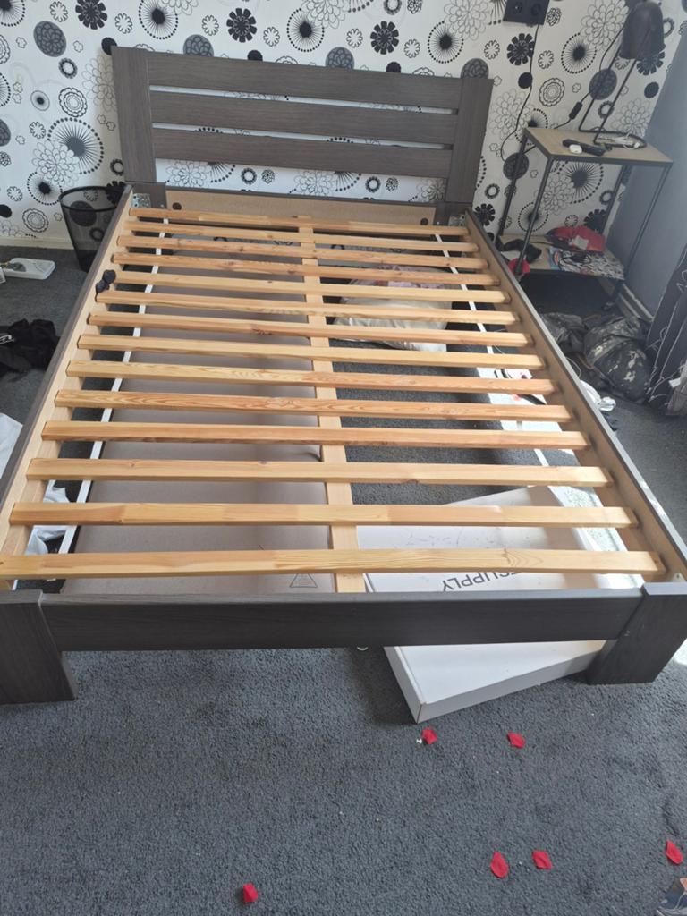 Tweepersoonsbed met lattenbodem - Grijs/Hout, Ophalen, Gebruikt, Tweepersoons, 140 cm