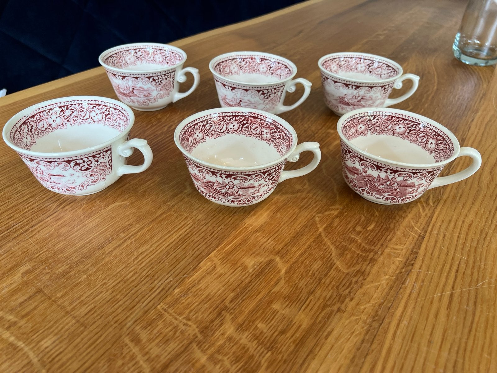 Set van 6 Petrus Regout Maastricht kopjes, rood-wit decor, Ophalen of Verzenden