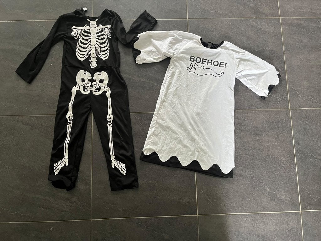 Halloween skelet pak en omkeerbaar spook pak, samen 4,50, Hobby en Vrije tijd, Ophalen of Verzenden, Gebruikt, Halloween of Griezel