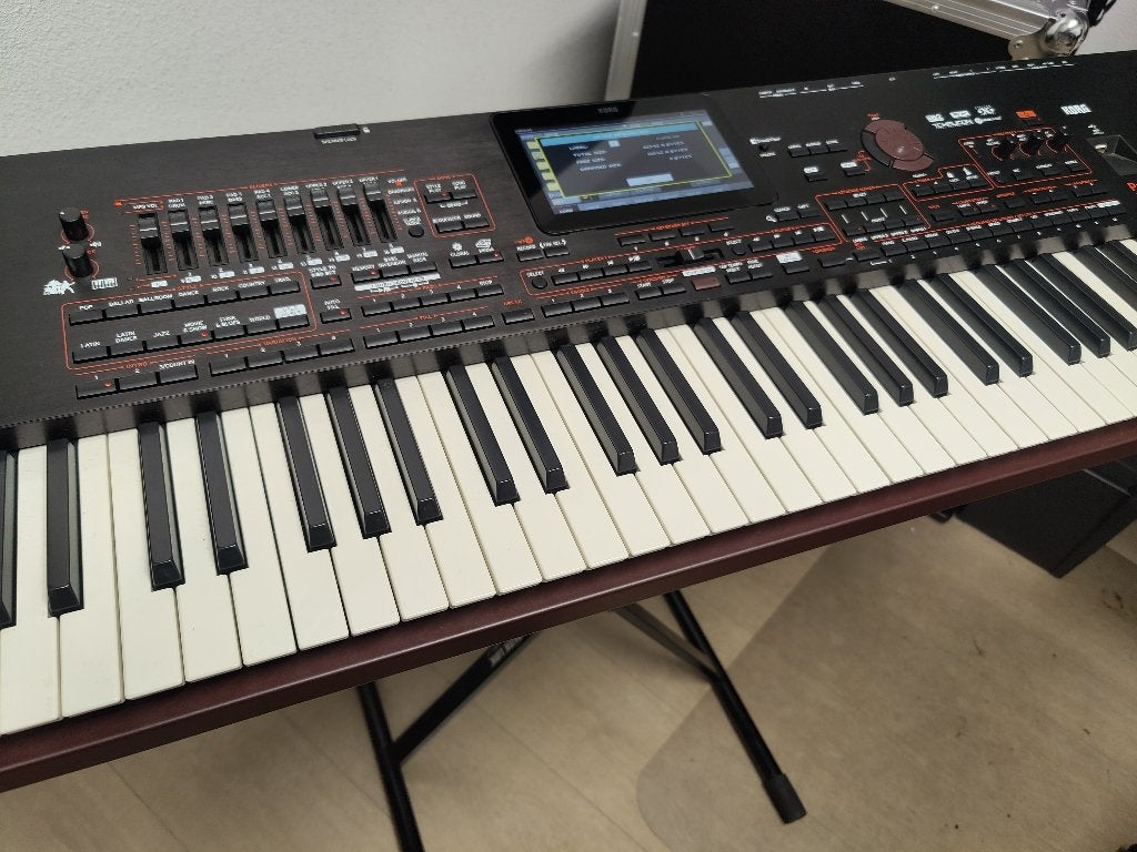 Korg PA4X – 76 toetsen – met SSD, gigbag en EC5 pedaal, Muziek en Instrumenten, Ophalen, Korg, Zo goed als nieuw, Aanslaggevoelig