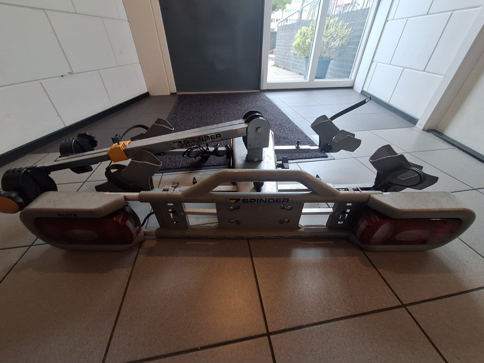Spinder Elite fietsendrager met slot en kantelfunctie, Ophalen of Verzenden, 2 fietsen, Gebruikt, Elektrische fiets