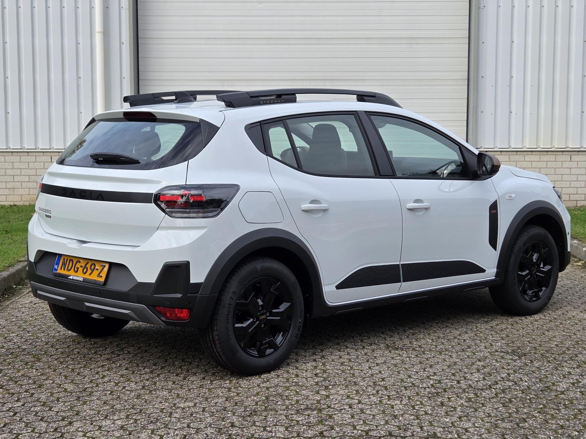 Dacia Sandero Stepway 1.8 hybrid 155 extreme / 360 Camera /, Auto's, Stof, 1789 cc, Euro 6, Wit