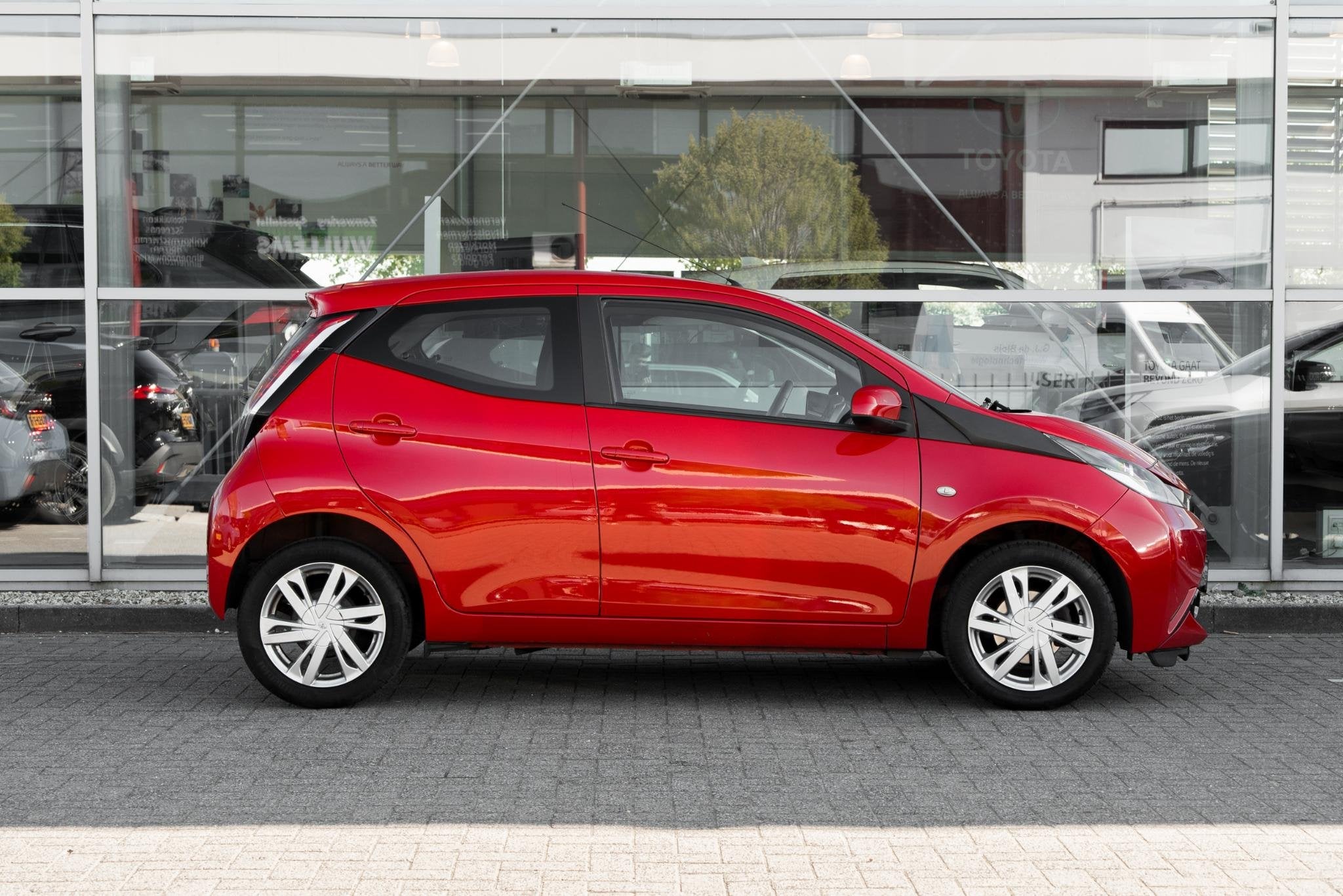 Toyota Aygo 1.0 VVT-i x-cite, Auto's, Stof, Gebruikt, Euro 6, 4 stoelen