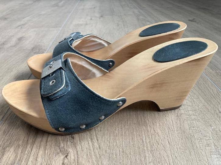 Hoge grijze suède leren Scholl kleppers met sleehak mt 39, Kleding | Dames, Scholl, Zo goed als nieuw, Grijs, Sandalen of Muiltjes